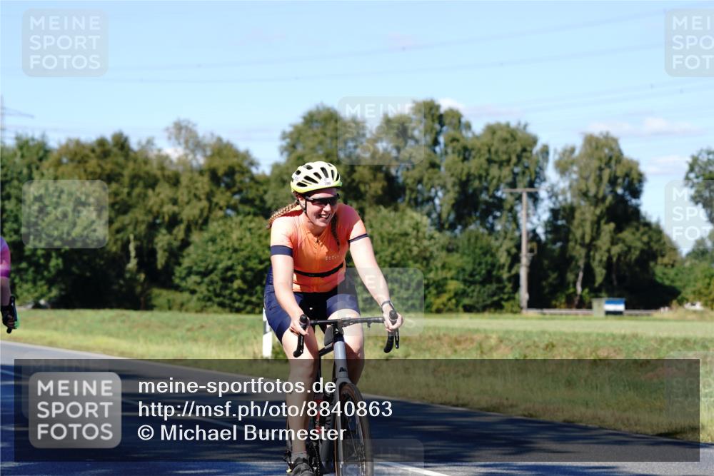 07.09.2025 - 19. Norderstedt Triathlon Michael Burmester http://msf.ph/oto/8840863 07.09.2025 15:11:14 Radfahren 390, 408 meine-sportfotos.de