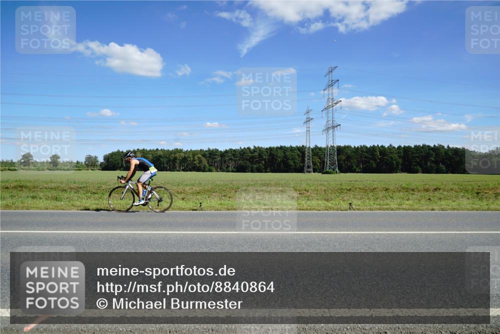 07.09.2025 - 19. Norderstedt Triathlon Michael Burmester http://msf.ph/oto/8840864 07.09.2025 14:29:51 Radfahren 1414 meine-sportfotos.de