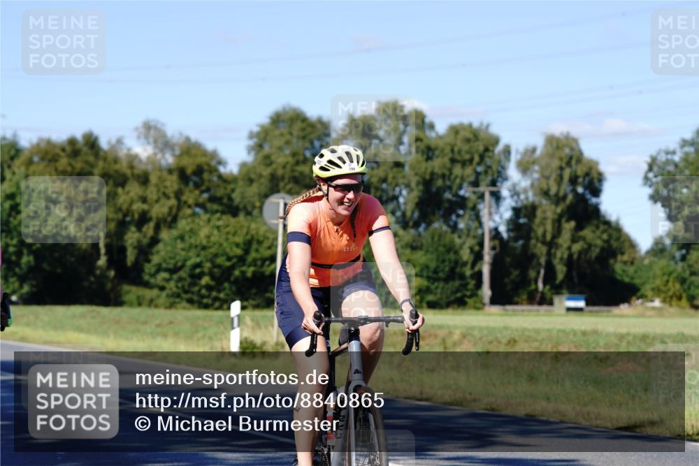 07.09.2025 - 19. Norderstedt Triathlon Michael Burmester http://msf.ph/oto/8840865 07.09.2025 15:11:14 Radfahren 390, 408 meine-sportfotos.de