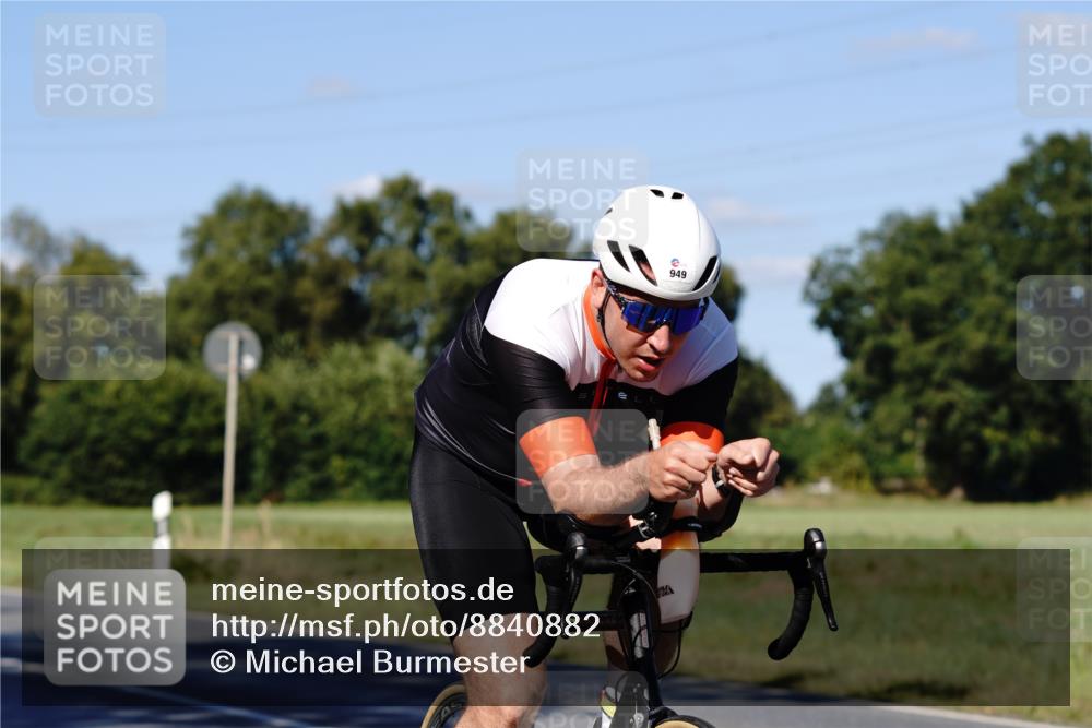 07.09.2025 - 19. Norderstedt Triathlon Michael Burmester http://msf.ph/oto/8840882 07.09.2025 15:11:40 Radfahren 949 meine-sportfotos.de