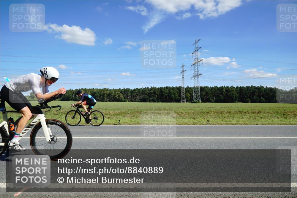 07.09.2025 - 19. Norderstedt Triathlon Michael Burmester http://msf.ph/oto/8840889 07.09.2025 14:29:57 Radfahren 388, 917, 1421 meine-sportfotos.de