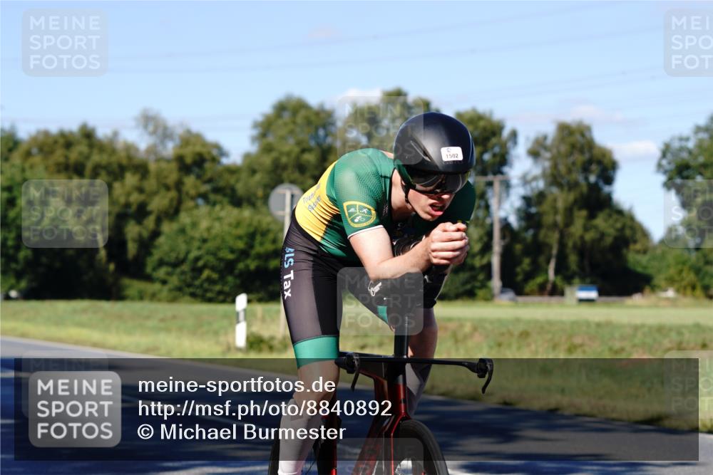 07.09.2025 - 19. Norderstedt Triathlon Michael Burmester http://msf.ph/oto/8840892 07.09.2025 15:12:04 Radfahren 403, 457, 1502 meine-sportfotos.de