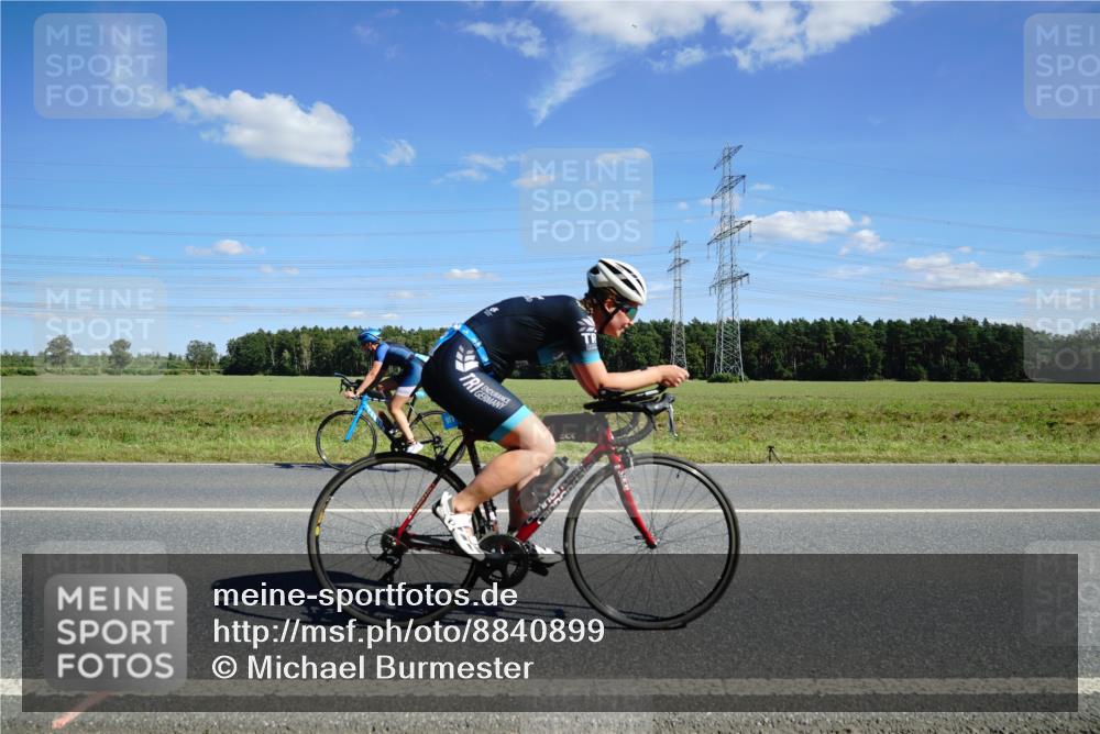 07.09.2025 - 19. Norderstedt Triathlon Michael Burmester http://msf.ph/oto/8840899 07.09.2025 14:29:59 Radfahren 388, 917, 1421, 1506 meine-sportfotos.de