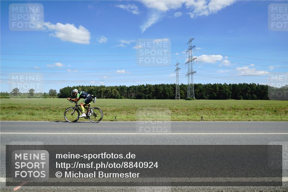 07.09.2025 - 19. Norderstedt Triathlon Michael Burmester http://msf.ph/oto/8840924 07.09.2025 14:30:09 Radfahren 400 meine-sportfotos.de