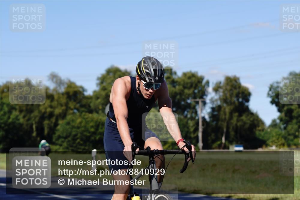 07.09.2025 - 19. Norderstedt Triathlon Michael Burmester http://msf.ph/oto/8840929 07.09.2025 15:13:09 Radfahren 460, 1408 meine-sportfotos.de