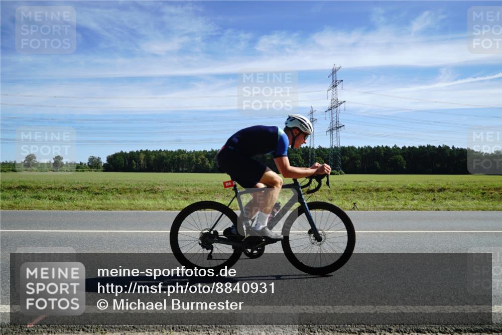 07.09.2025 - 19. Norderstedt Triathlon Michael Burmester http://msf.ph/oto/8840931 07.09.2025 12:22:52 Radfahren 283, 820, 856, 1268 meine-sportfotos.de