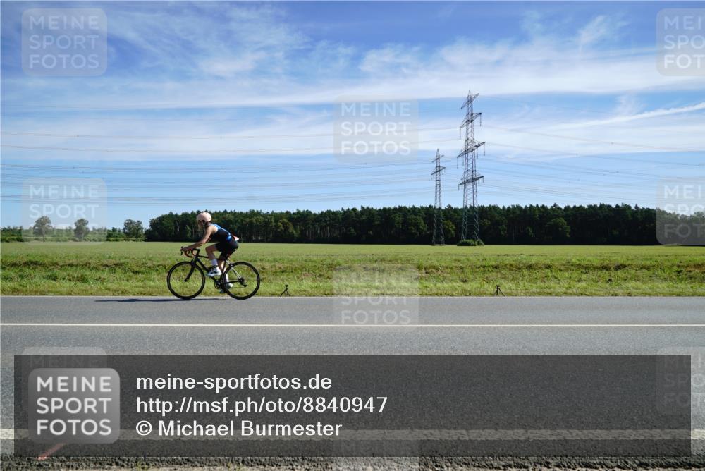 07.09.2025 - 19. Norderstedt Triathlon Michael Burmester http://msf.ph/oto/8840947 07.09.2025 12:22:54 Radfahren 283, 820, 856, 1268 meine-sportfotos.de