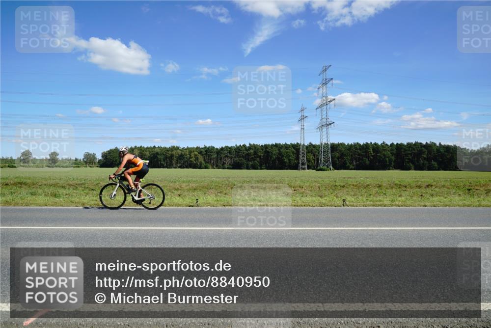 07.09.2025 - 19. Norderstedt Triathlon Michael Burmester http://msf.ph/oto/8840950 07.09.2025 14:30:20 Radfahren 411, 961, 990, 992 meine-sportfotos.de