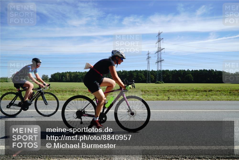 07.09.2025 - 19. Norderstedt Triathlon Michael Burmester http://msf.ph/oto/8840957 07.09.2025 12:22:54 Radfahren 283, 820, 856, 1268 meine-sportfotos.de