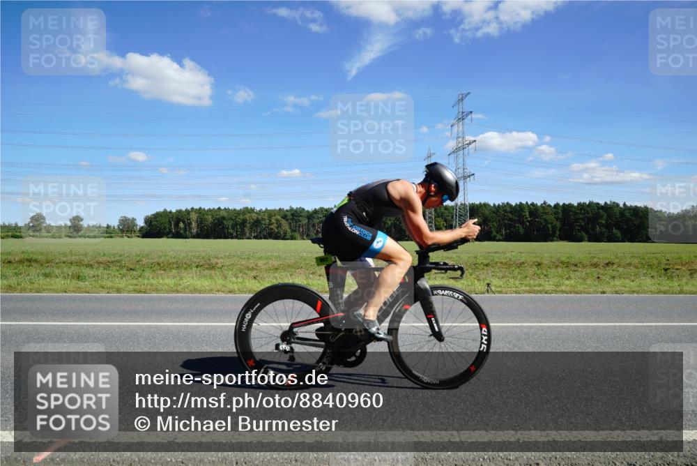07.09.2025 - 19. Norderstedt Triathlon Michael Burmester http://msf.ph/oto/8840960 07.09.2025 14:30:21 Radfahren 411, 961, 990, 992, 1041 meine-sportfotos.de
