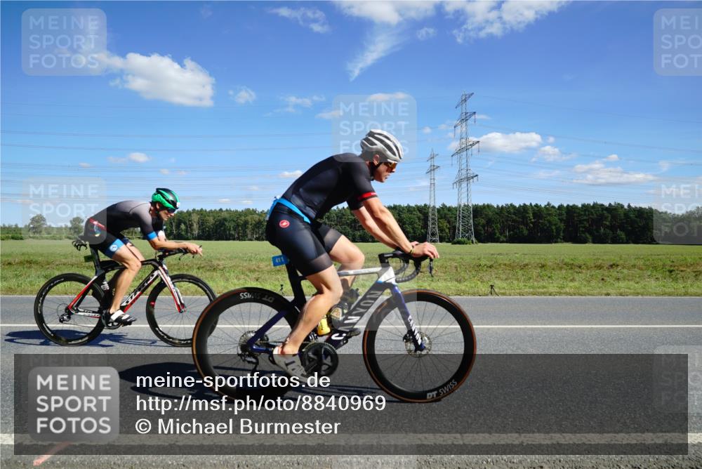 07.09.2025 - 19. Norderstedt Triathlon Michael Burmester http://msf.ph/oto/8840969 07.09.2025 14:30:21 Radfahren 411, 961, 990, 992, 1041 meine-sportfotos.de