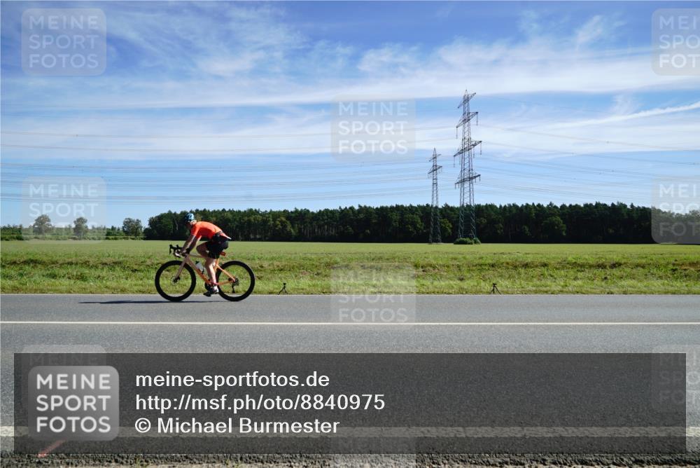 07.09.2025 - 19. Norderstedt Triathlon Michael Burmester http://msf.ph/oto/8840975 07.09.2025 12:22:56 Radfahren 283, 820, 827, 1268 meine-sportfotos.de