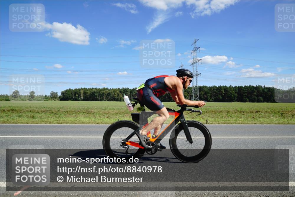 07.09.2025 - 19. Norderstedt Triathlon Michael Burmester http://msf.ph/oto/8840978 07.09.2025 14:30:23 Radfahren 411, 961, 990, 992, 1041 meine-sportfotos.de