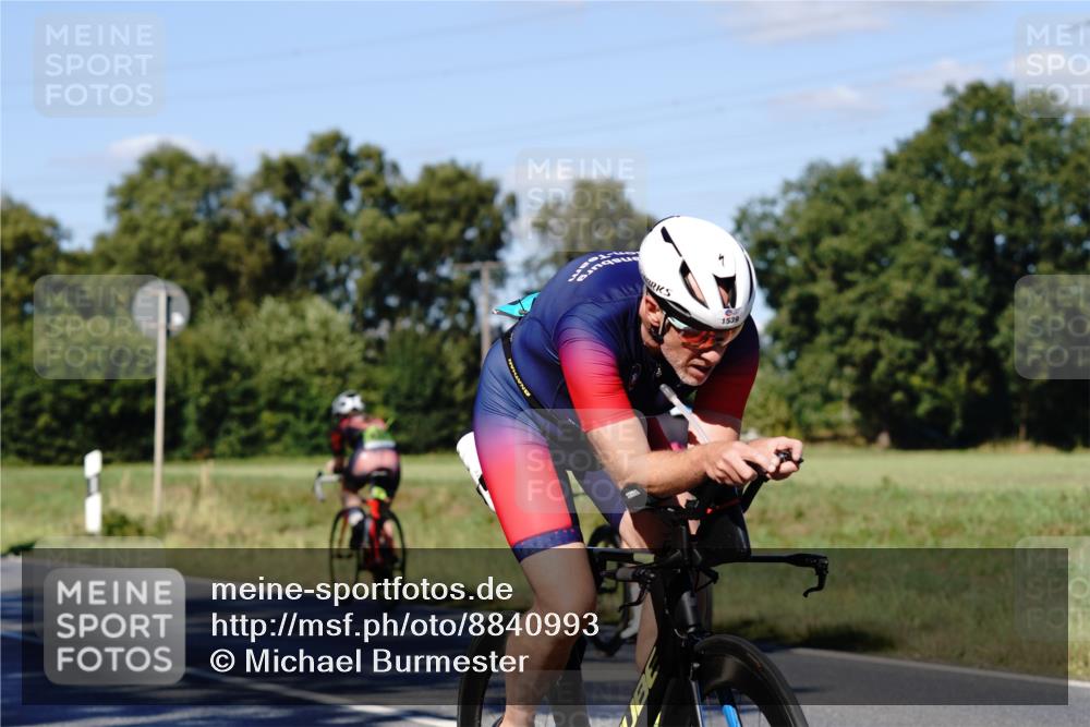 07.09.2025 - 19. Norderstedt Triathlon Michael Burmester http://msf.ph/oto/8840993 07.09.2025 15:14:44 Radfahren 939, 1539 meine-sportfotos.de