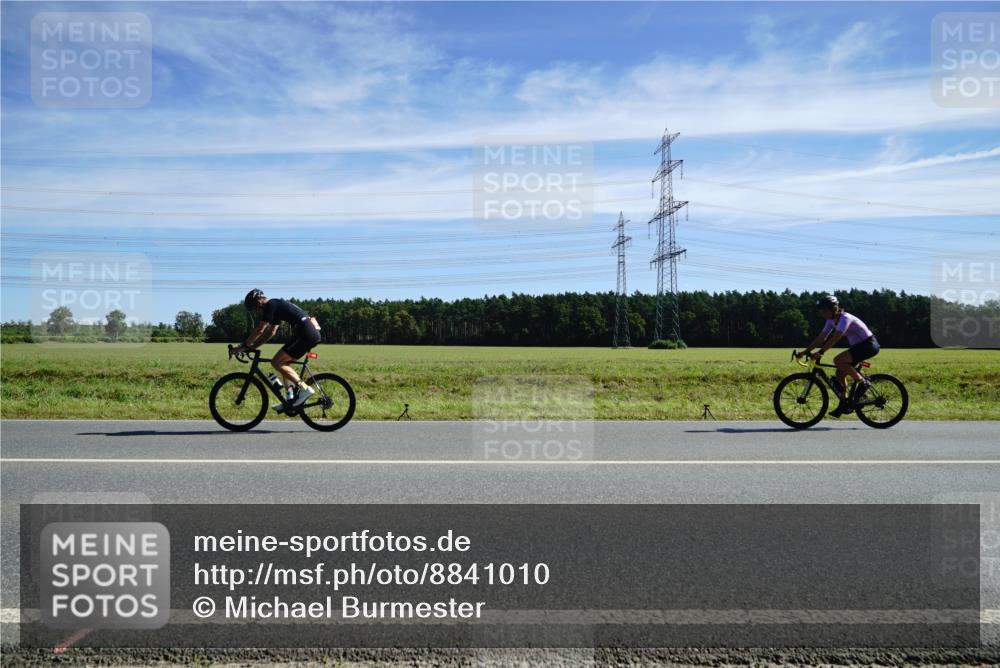 07.09.2025 - 19. Norderstedt Triathlon Michael Burmester http://msf.ph/oto/8841010 07.09.2025 12:23:03 Radfahren 1249, 1293 meine-sportfotos.de