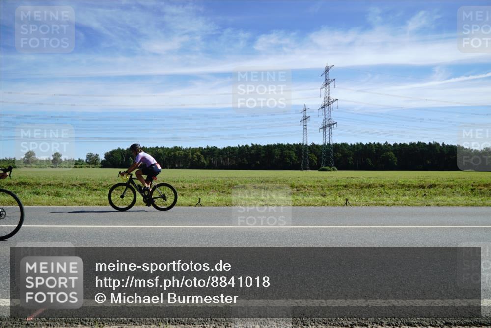 07.09.2025 - 19. Norderstedt Triathlon Michael Burmester http://msf.ph/oto/8841018 07.09.2025 12:23:04 Radfahren 208, 810, 1249, 1293 meine-sportfotos.de