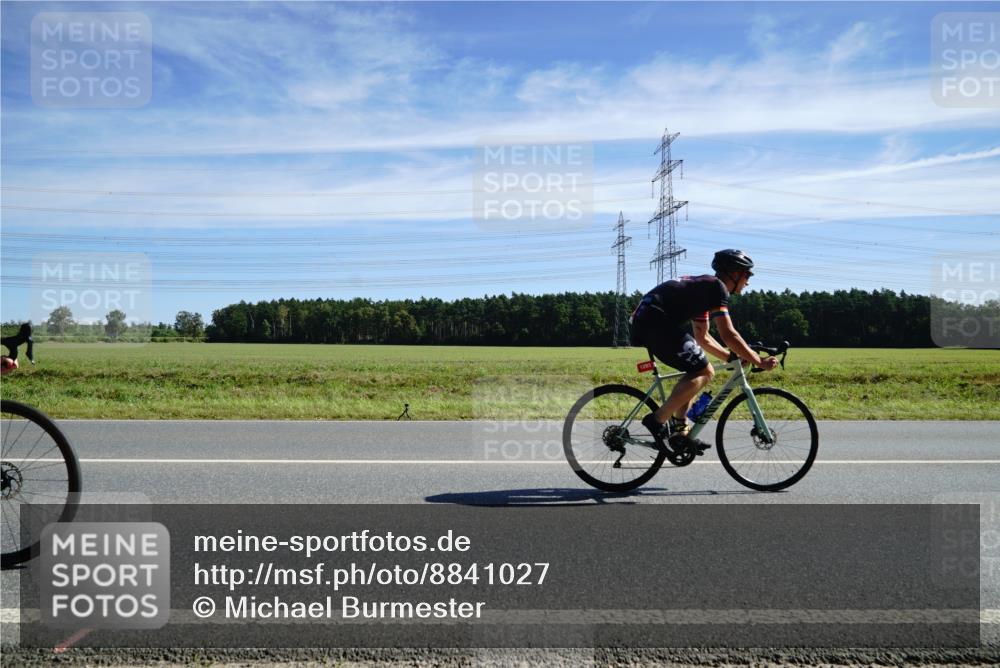 07.09.2025 - 19. Norderstedt Triathlon Michael Burmester http://msf.ph/oto/8841027 07.09.2025 12:23:04 Radfahren 208, 810, 1249, 1293 meine-sportfotos.de