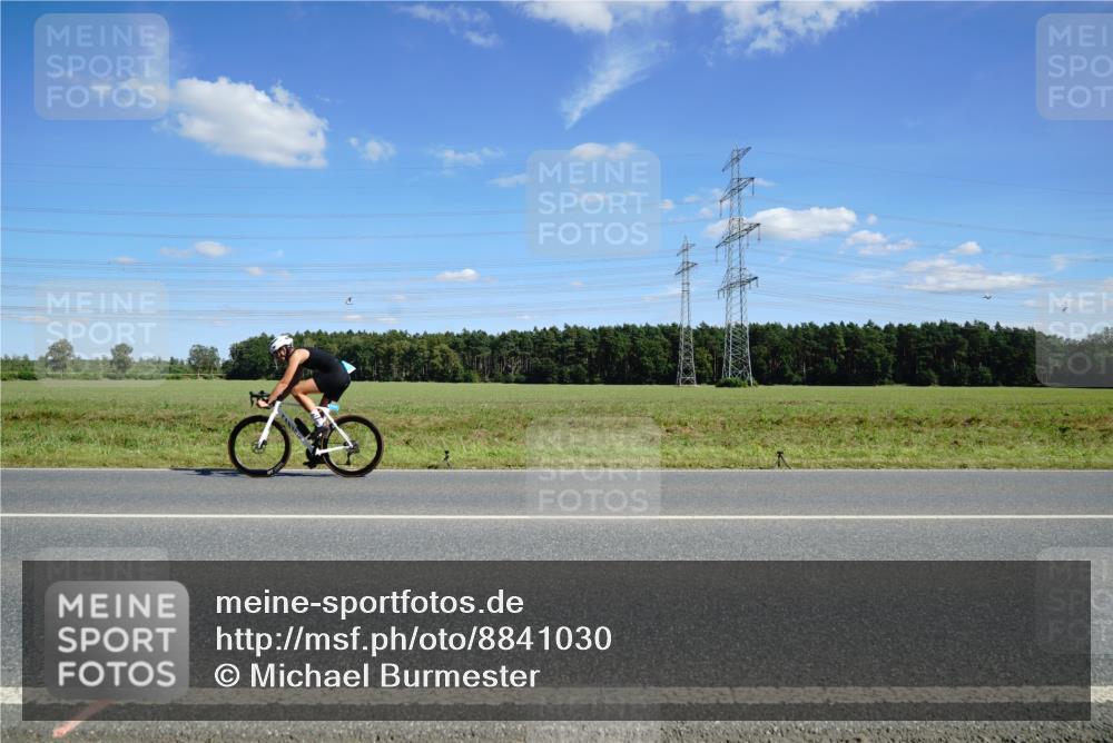 07.09.2025 - 19. Norderstedt Triathlon Michael Burmester http://msf.ph/oto/8841030 07.09.2025 14:30:38 Radfahren 1483 meine-sportfotos.de