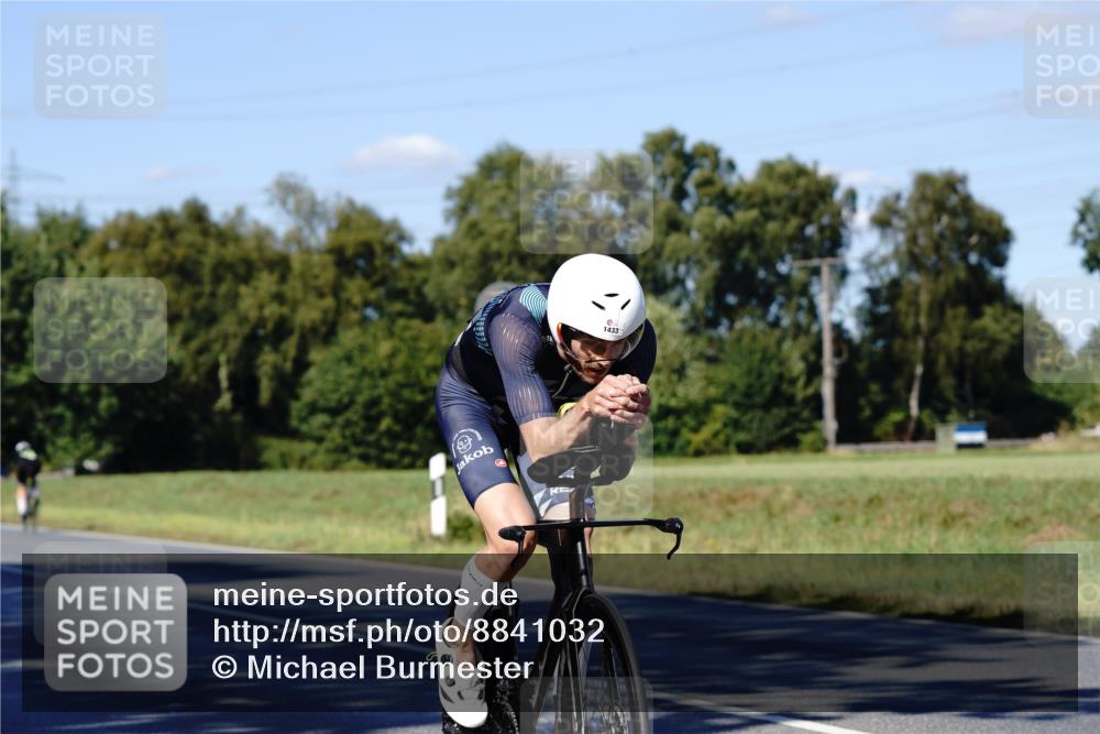 07.09.2025 - 19. Norderstedt Triathlon Michael Burmester http://msf.ph/oto/8841032 07.09.2025 15:15:59 Radfahren 1433 meine-sportfotos.de