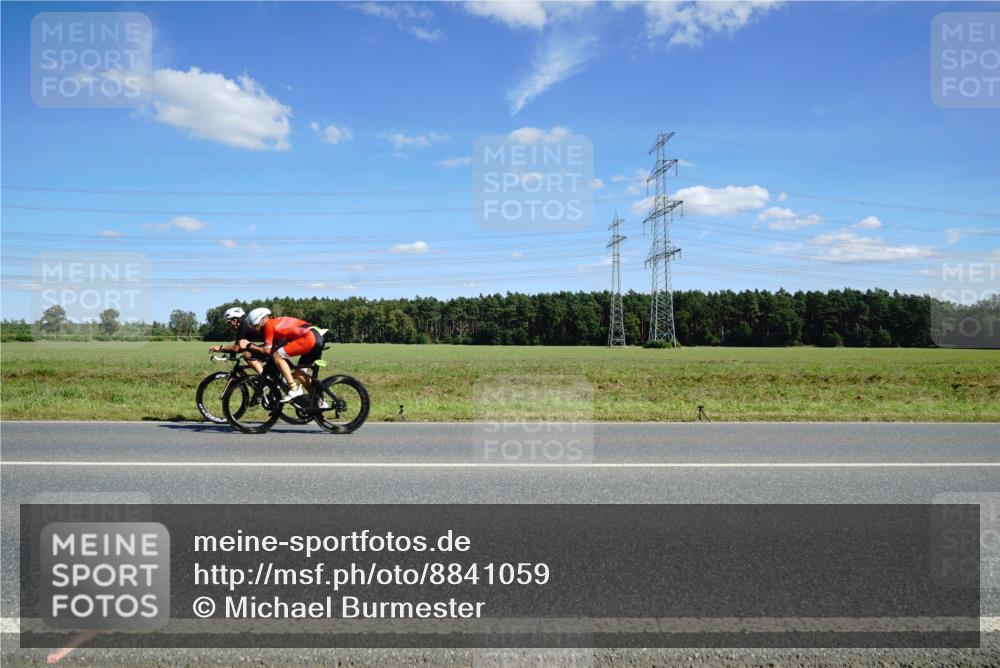 07.09.2025 - 19. Norderstedt Triathlon Michael Burmester http://msf.ph/oto/8841059 07.09.2025 14:30:43 Radfahren 989, 1000, 1022 meine-sportfotos.de