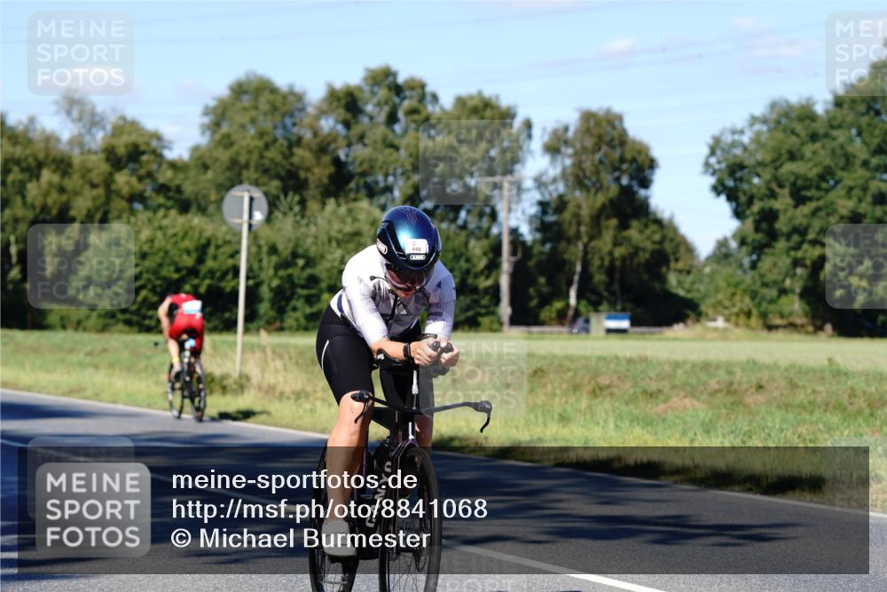 07.09.2025 - 19. Norderstedt Triathlon Michael Burmester http://msf.ph/oto/8841068 07.09.2025 15:17:29 Radfahren 396, 407, 448, 938 meine-sportfotos.de