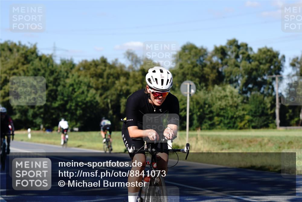 07.09.2025 - 19. Norderstedt Triathlon Michael Burmester http://msf.ph/oto/8841073 07.09.2025 15:17:34 Radfahren 399, 407, 878, 1470 meine-sportfotos.de