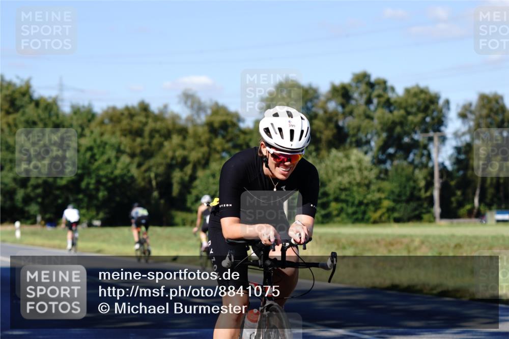 07.09.2025 - 19. Norderstedt Triathlon Michael Burmester http://msf.ph/oto/8841075 07.09.2025 15:17:34 Radfahren 399, 407, 878, 1470 meine-sportfotos.de