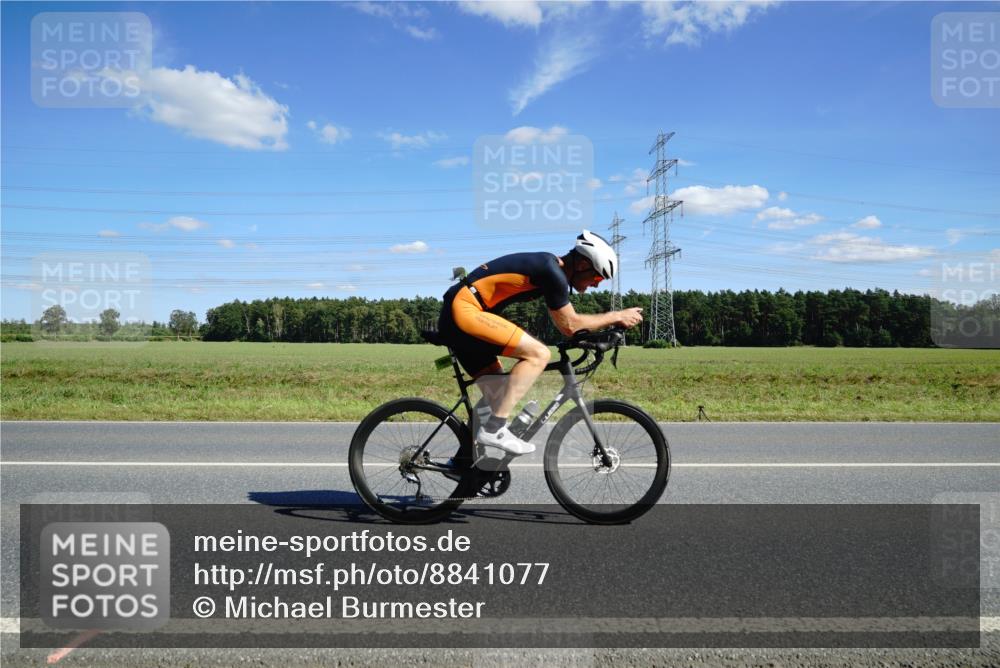 07.09.2025 - 19. Norderstedt Triathlon Michael Burmester http://msf.ph/oto/8841077 07.09.2025 14:30:46 Radfahren 989, 1000 meine-sportfotos.de