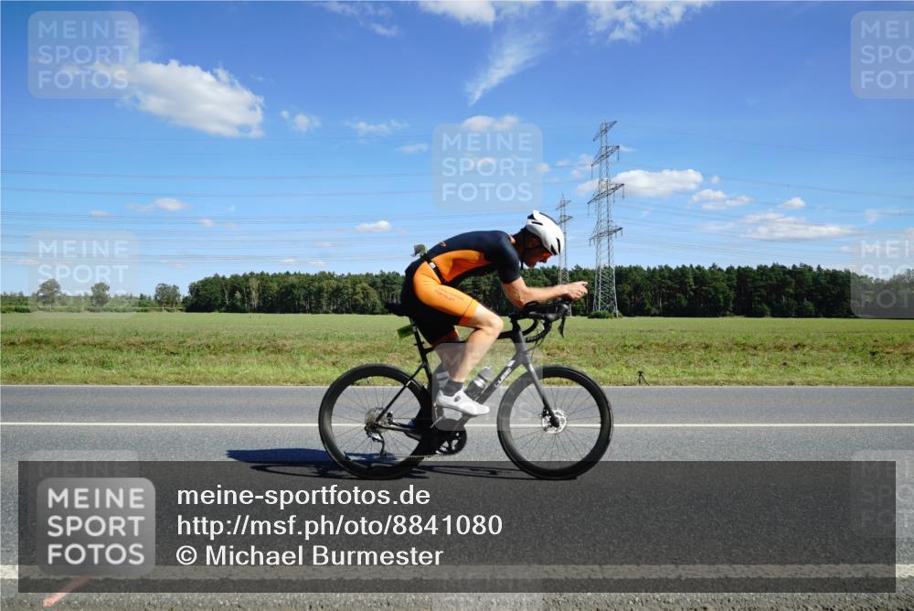 07.09.2025 - 19. Norderstedt Triathlon Michael Burmester http://msf.ph/oto/8841080 07.09.2025 14:30:46 Radfahren 989, 1000 meine-sportfotos.de