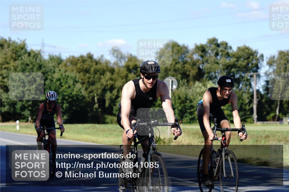 07.09.2025 - 19. Norderstedt Triathlon Michael Burmester http://msf.ph/oto/8841085 07.09.2025 15:17:43 Radfahren 889, 913, 1486 meine-sportfotos.de