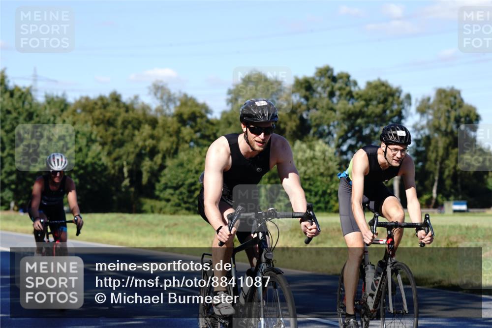07.09.2025 - 19. Norderstedt Triathlon Michael Burmester http://msf.ph/oto/8841087 07.09.2025 15:17:43 Radfahren 889, 913, 1486 meine-sportfotos.de