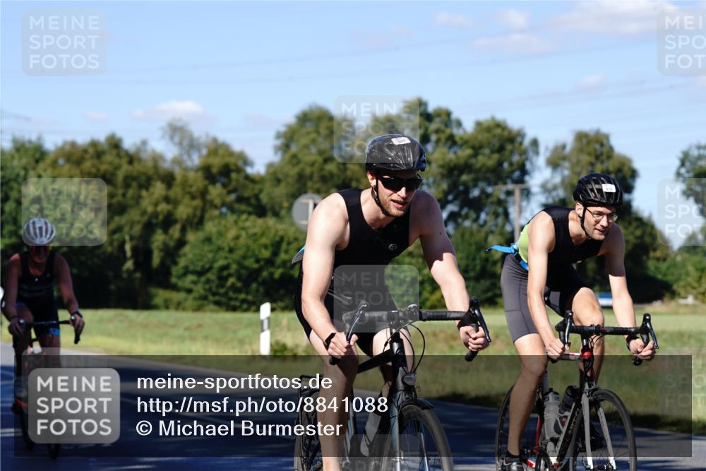 07.09.2025 - 19. Norderstedt Triathlon Michael Burmester http://msf.ph/oto/8841088 07.09.2025 15:17:43 Radfahren 889, 913, 1486 meine-sportfotos.de