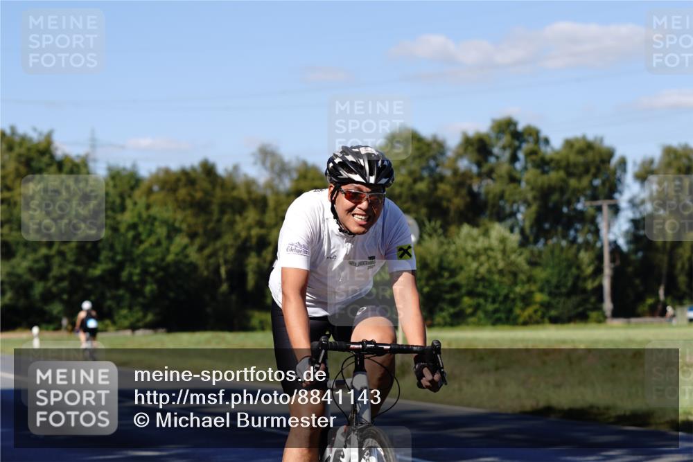 07.09.2025 - 19. Norderstedt Triathlon Michael Burmester http://msf.ph/oto/8841143 07.09.2025 15:20:01 Radfahren 955 meine-sportfotos.de