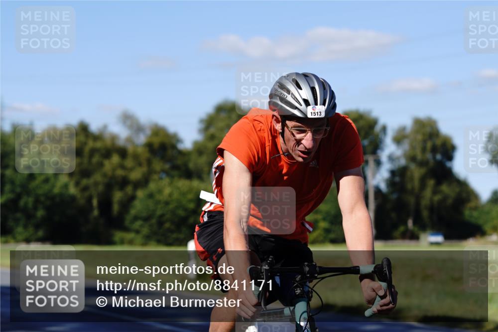 07.09.2025 - 19. Norderstedt Triathlon Michael Burmester http://msf.ph/oto/8841171 07.09.2025 15:20:27 Radfahren 1513, 1523 meine-sportfotos.de