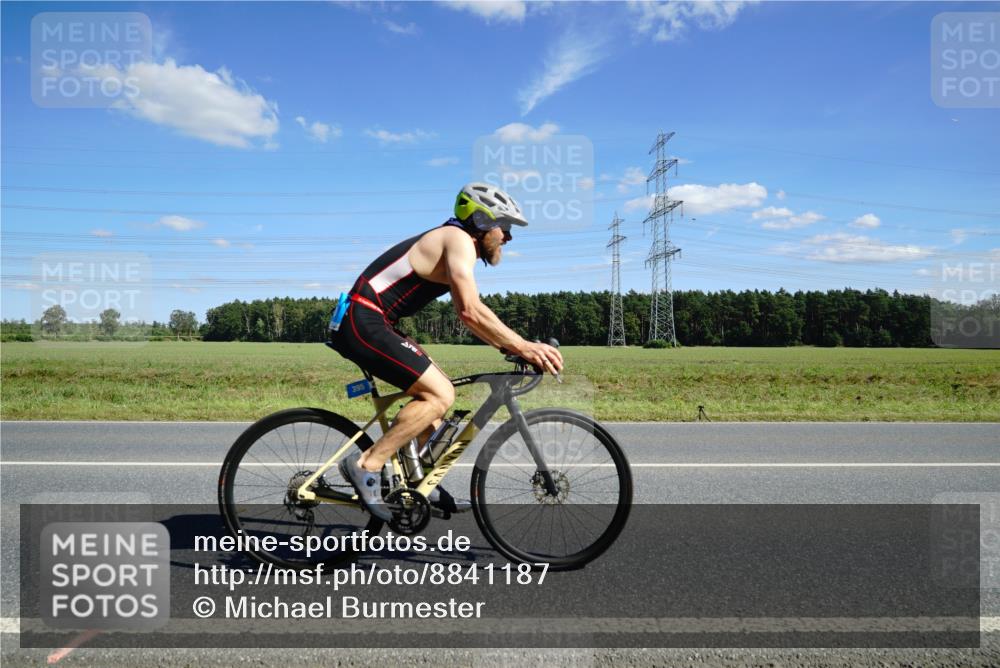 07.09.2025 - 19. Norderstedt Triathlon Michael Burmester http://msf.ph/oto/8841187 07.09.2025 14:31:01 Radfahren 395 meine-sportfotos.de
