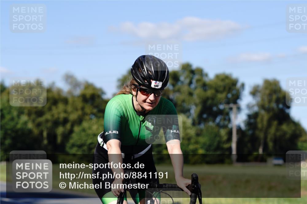 07.09.2025 - 19. Norderstedt Triathlon Michael Burmester http://msf.ph/oto/8841191 07.09.2025 15:20:50 Radfahren 464, 466 meine-sportfotos.de