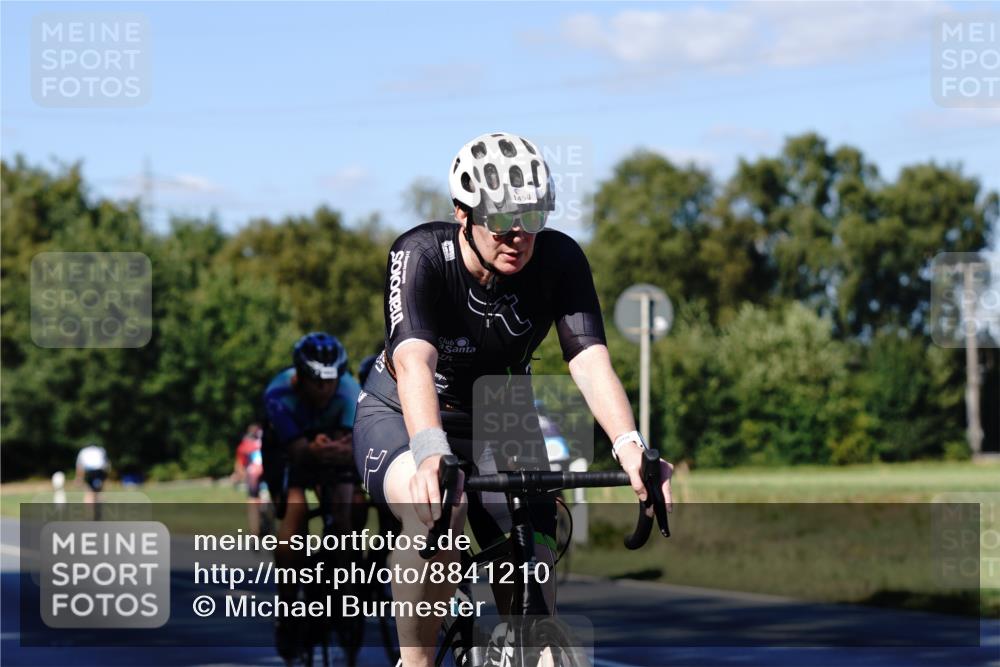 07.09.2025 - 19. Norderstedt Triathlon Michael Burmester http://msf.ph/oto/8841210 07.09.2025 15:21:07 Radfahren 377, 416, 902, 936, 951, 1537 meine-sportfotos.de