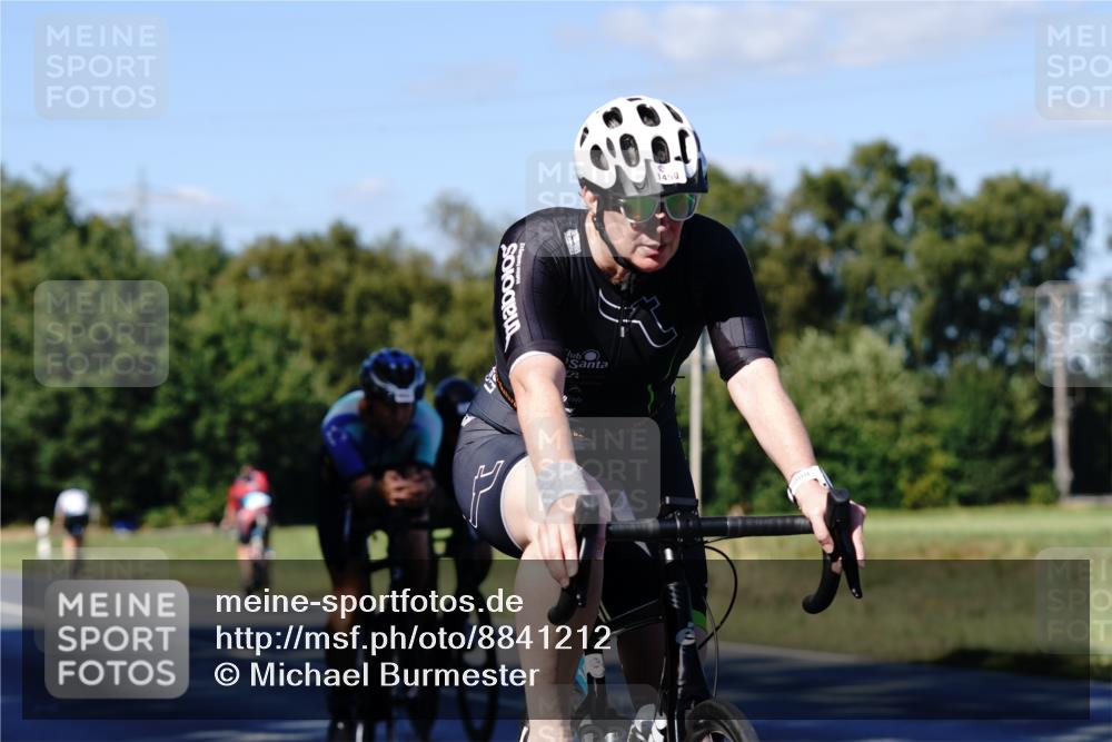 07.09.2025 - 19. Norderstedt Triathlon Michael Burmester http://msf.ph/oto/8841212 07.09.2025 15:21:07 Radfahren 377, 416, 902, 936, 951, 1537 meine-sportfotos.de