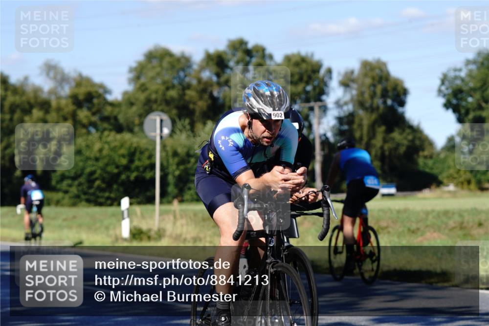 07.09.2025 - 19. Norderstedt Triathlon Michael Burmester http://msf.ph/oto/8841213 07.09.2025 15:21:08 Radfahren 377, 416, 902, 936, 951, 1537 meine-sportfotos.de