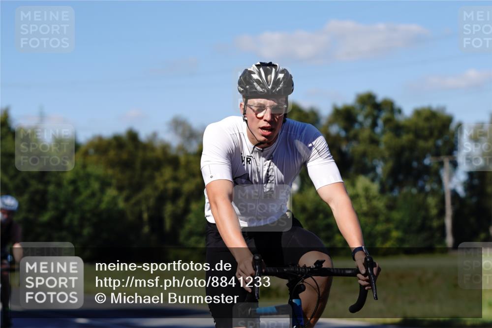 07.09.2025 - 19. Norderstedt Triathlon Michael Burmester http://msf.ph/oto/8841233 07.09.2025 15:21:21 Radfahren 1475, 1533, 1546 meine-sportfotos.de