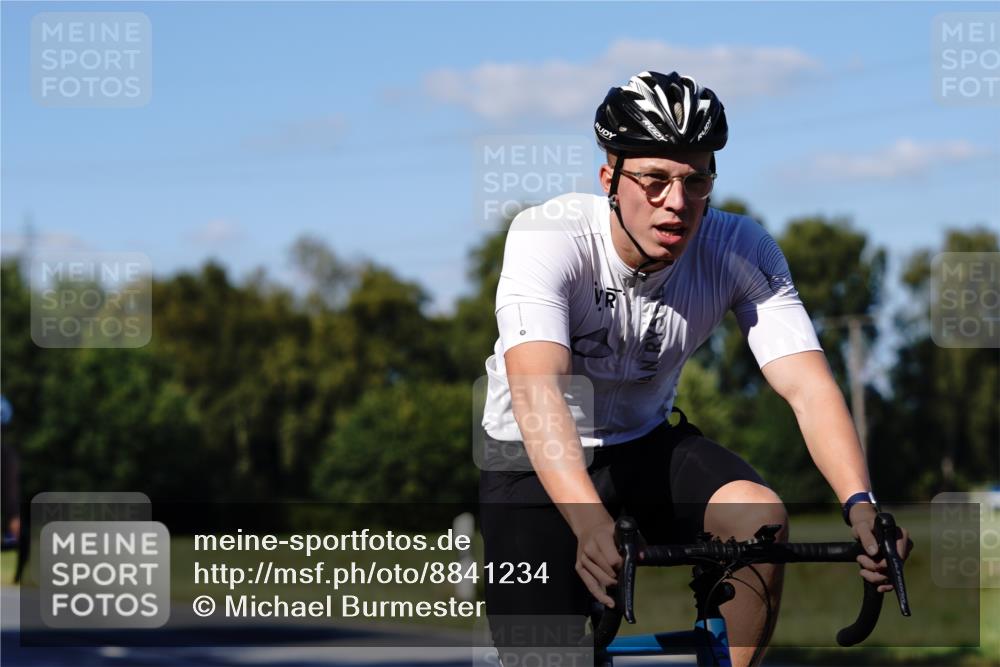 07.09.2025 - 19. Norderstedt Triathlon Michael Burmester http://msf.ph/oto/8841234 07.09.2025 15:21:22 Radfahren 1533, 1546 meine-sportfotos.de