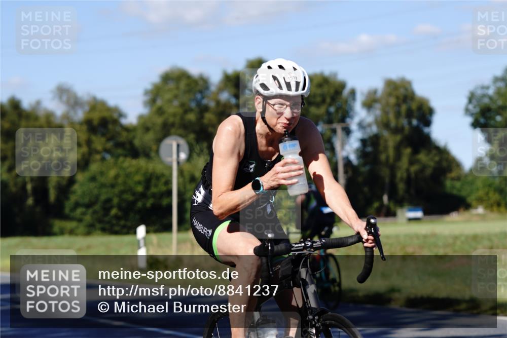 07.09.2025 - 19. Norderstedt Triathlon Michael Burmester http://msf.ph/oto/8841237 07.09.2025 15:21:23 Radfahren 1533, 1546 meine-sportfotos.de