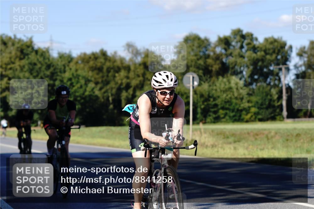 07.09.2025 - 19. Norderstedt Triathlon Michael Burmester http://msf.ph/oto/8841258 07.09.2025 15:21:52 Radfahren 933, 1479, 1527 meine-sportfotos.de