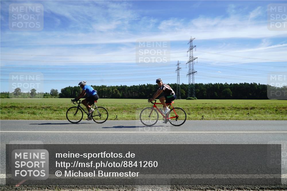 07.09.2025 - 19. Norderstedt Triathlon Michael Burmester http://msf.ph/oto/8841260 07.09.2025 12:23:57 Radfahren 1351 meine-sportfotos.de