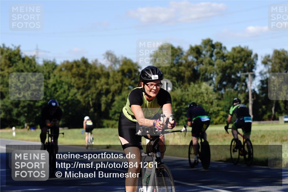 07.09.2025 - 19. Norderstedt Triathlon Michael Burmester http://msf.ph/oto/8841261 07.09.2025 15:21:53 Radfahren 933, 1479, 1527 meine-sportfotos.de