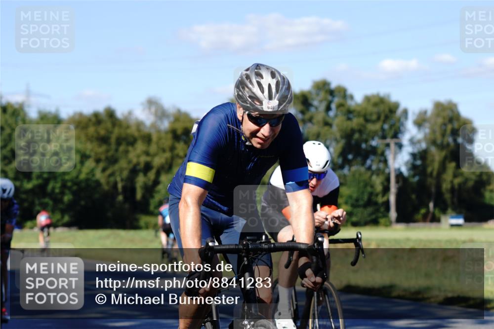 07.09.2025 - 19. Norderstedt Triathlon Michael Burmester http://msf.ph/oto/8841283 07.09.2025 15:22:06 Radfahren 873, 883, 946, 949, 1404, 1439 meine-sportfotos.de