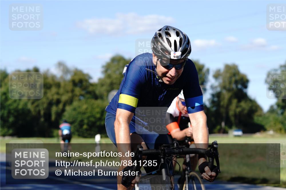 07.09.2025 - 19. Norderstedt Triathlon Michael Burmester http://msf.ph/oto/8841285 07.09.2025 15:22:06 Radfahren 873, 883, 946, 949, 1404, 1439 meine-sportfotos.de