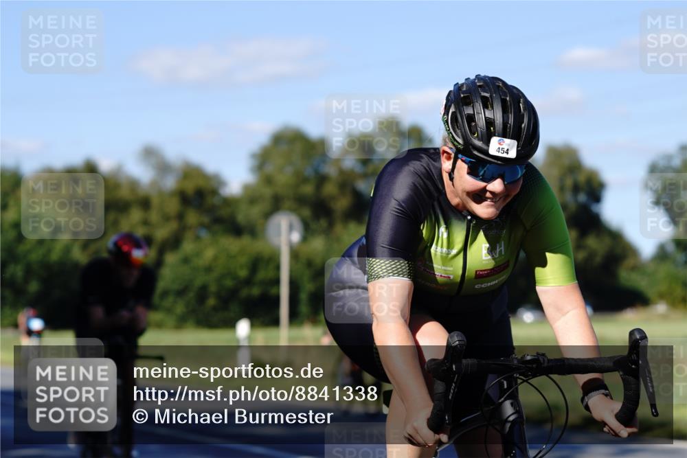 07.09.2025 - 19. Norderstedt Triathlon Michael Burmester http://msf.ph/oto/8841338 07.09.2025 15:23:26 Radfahren 454, 915, 930 meine-sportfotos.de