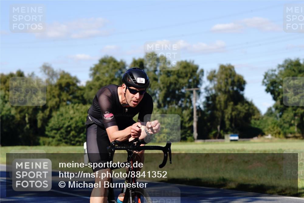 07.09.2025 - 19. Norderstedt Triathlon Michael Burmester http://msf.ph/oto/8841352 07.09.2025 15:23:58 Radfahren 943, 950 meine-sportfotos.de