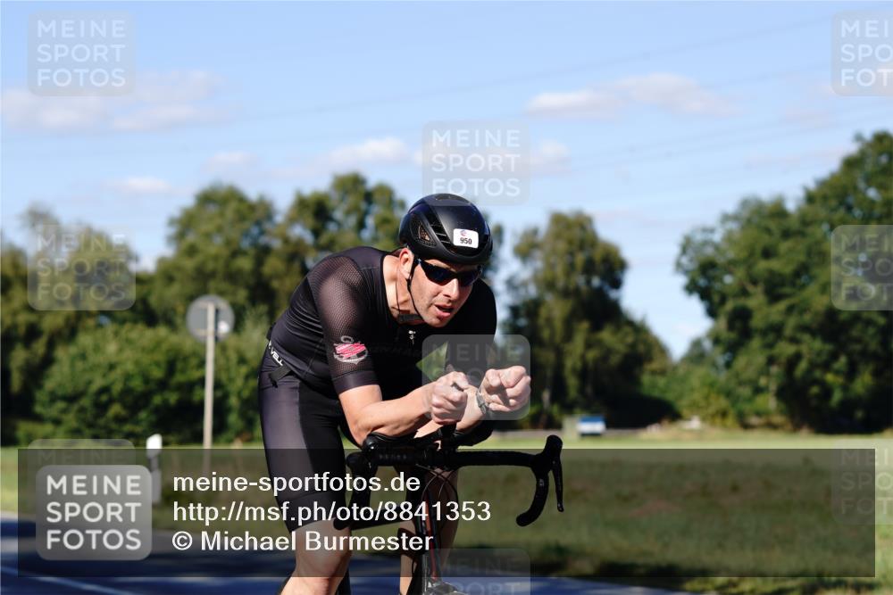 07.09.2025 - 19. Norderstedt Triathlon Michael Burmester http://msf.ph/oto/8841353 07.09.2025 15:23:59 Radfahren 943, 950 meine-sportfotos.de